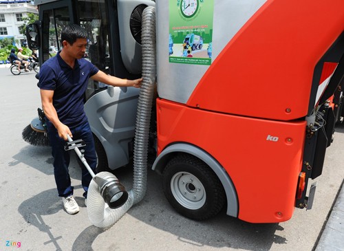 10 xe quét đường hiện đại xuất hiện trên phố Hà Nội - ảnh 7