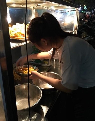 Bán khoai lang lắc vỉa hè thu 120 triệu mỗi tháng - ảnh 2
