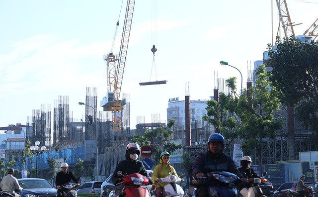 Tắc đường nghiêm trọng dọc lộ trình tuyến buýt nhanh sắp hoạt động - ảnh 8