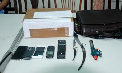 Bắt 2 đối tượng dùng súng tự chế cướp tài sản - ảnh 1