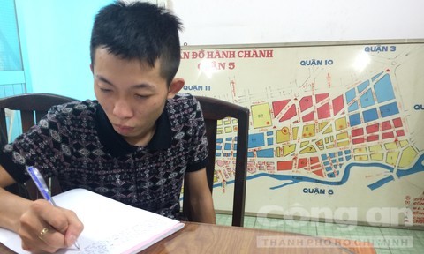 Hàng chục nam nữ thác loạn trong quán karaoke 'chui' - ảnh 1