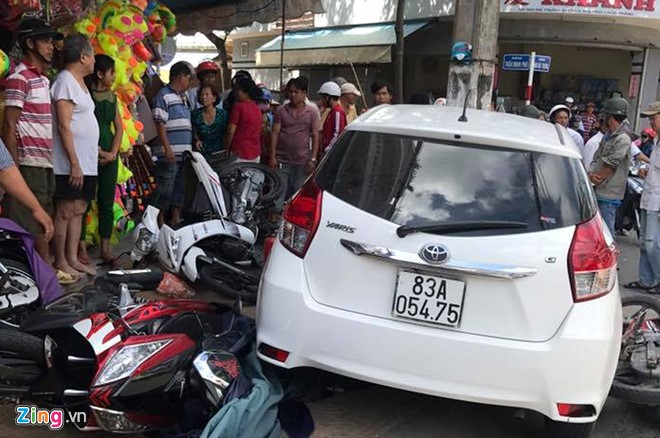 Xế hộp đang bị tạm giữ, không hiểu vì sao ra đường gây tai nạn? - ảnh 1