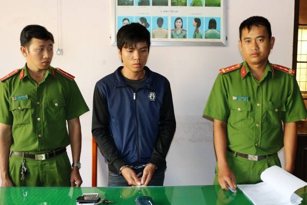 Hai thanh niên nhậu xong không trả tiền, chém luôn chủ quán - ảnh 1