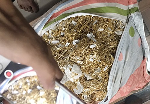 Người trông xe qua mặt ông chủ, trộm 455 lượng vàng trong 6 năm - ảnh 3