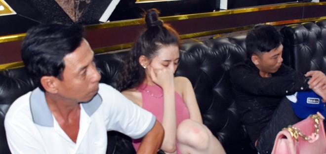 Nhiều 'nam thanh nữ tú' phê ma túy trong quán karaoke - ảnh 2