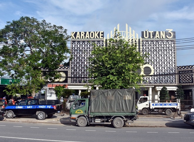Nhiều 'nam thanh nữ tú' phê ma túy trong quán karaoke - ảnh 5