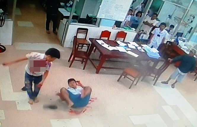 Hỗn chiến tại khoa cấp cứu bệnh viện Tiền Giang, nhiều người bị thương - ảnh 1