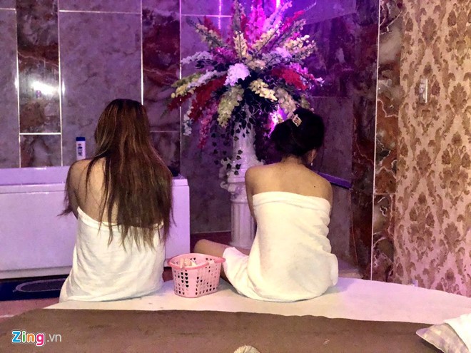 Tiếp viên massage khoả thân kích dục cho khách ở Sài Gòn - ảnh 2