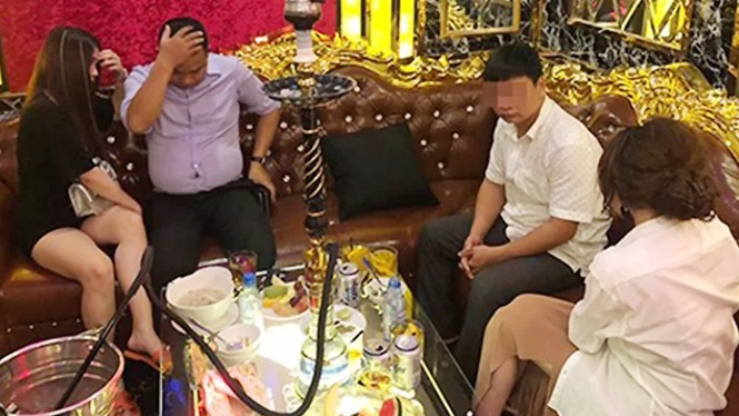 Nữ tiếp viên nhà hàng bán dâm trong khách sạn trung tâm Sài Gòn - ảnh 1