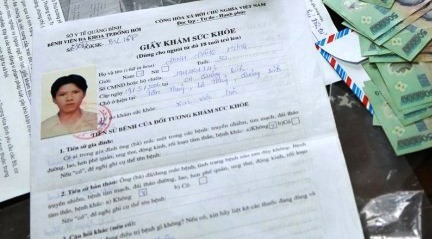 Bắt quả tang đối tượng tự xưng 'phóng viên' tống tiền bệnh viện - ảnh 1