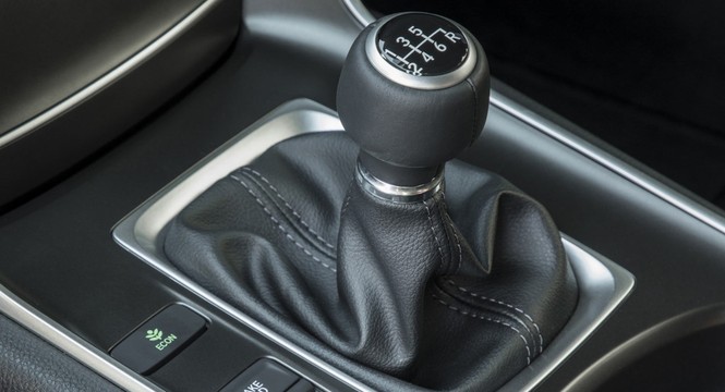 Phụ nữ lái xe và những con số bất ngờ tại Mỹ - ảnh 1