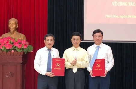 Điều động, bổ nhiệm nhân sự 2 địa phương - ảnh 2