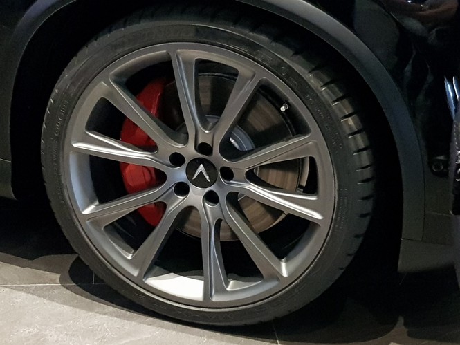 SUV đặc biệt VinFast Lux V8 xuất hiện tại Việt Nam - ảnh 3