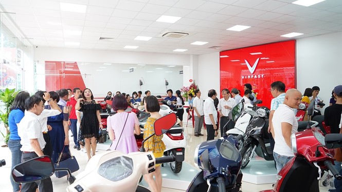 Khai trương đại lý ủy quyền xe máy điện VinFast Vĩnh Thành - ảnh 2