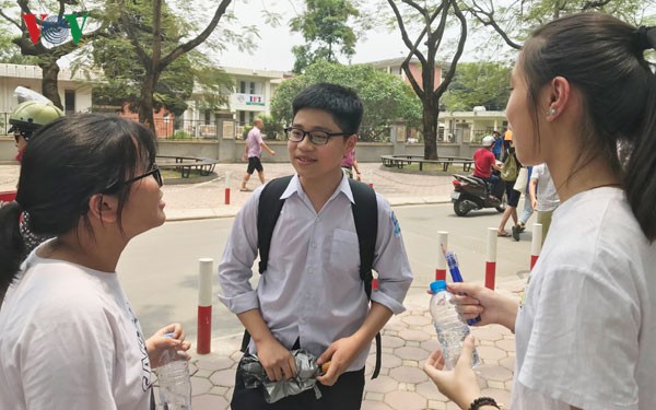 Đề thi Ngoại ngữ vào lớp 10 trường chuyên khó hơn đề thi thử - ảnh 1