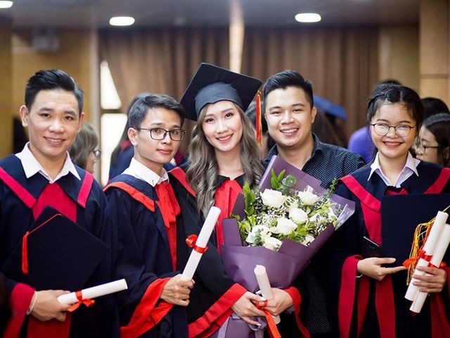 'Bông hồng' Lào gốc Việt xinh đẹp trong lễ tốt nghiệp tại Học viện Ngoại giao - ảnh 11