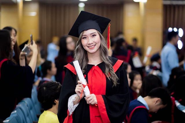 'Bông hồng' Lào gốc Việt xinh đẹp trong lễ tốt nghiệp tại Học viện Ngoại giao - ảnh 4