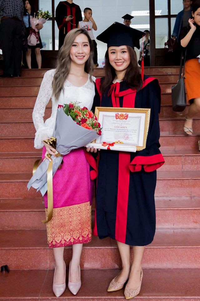 'Bông hồng' Lào gốc Việt xinh đẹp trong lễ tốt nghiệp tại Học viện Ngoại giao - ảnh 6