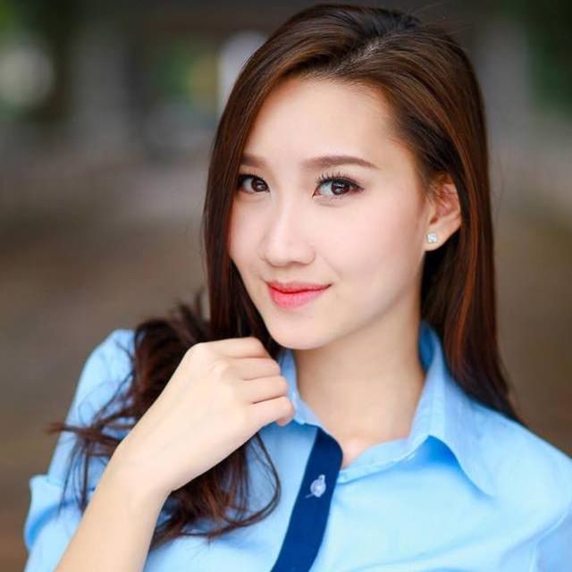 'Bông hồng' Lào gốc Việt xinh đẹp trong lễ tốt nghiệp tại Học viện Ngoại giao - ảnh 1