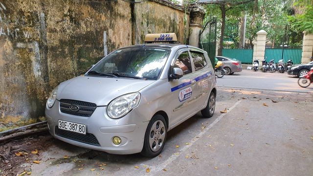'Chặt chém' khách Tây 450 nghìn, tài xế taxi bị phạt 9 triệu đồng - ảnh 2
