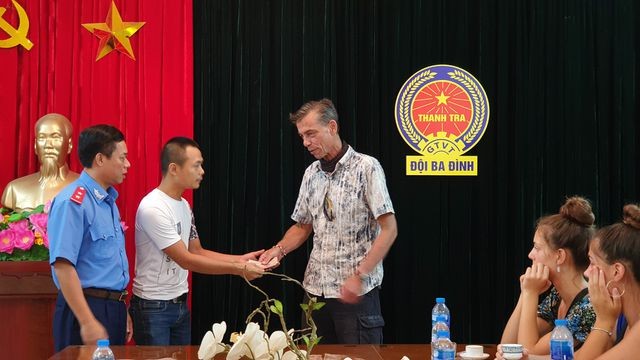 'Chặt chém' khách Tây 450 nghìn, tài xế taxi bị phạt 9 triệu đồng - ảnh 1