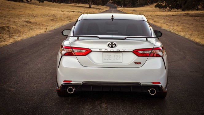 Toyota Camry 2020 phiên bản thể thao lộ giá chỉ 741 triệu đồng - ảnh 2