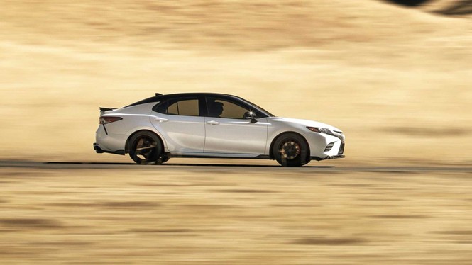Toyota Camry 2020 phiên bản thể thao lộ giá chỉ 741 triệu đồng - ảnh 1