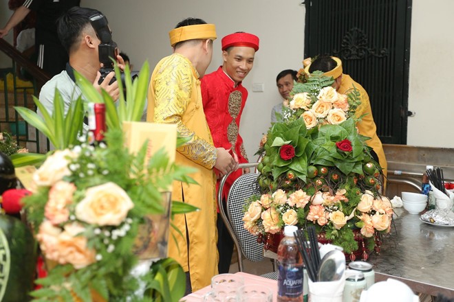 Ăn hỏi đúng ngày ngập lụt, nhà trai dùng phao chở sính lễ sang nhà gái - ảnh 6