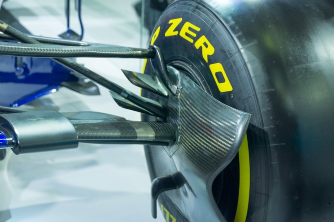'Mục kích' hai chiếc xe đua F1 tại triển lãm VMS 2019 - ảnh 9