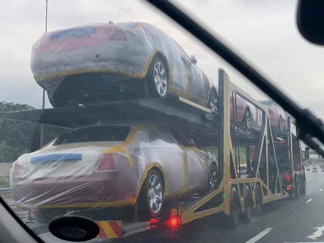 Sau 19 xe Rolls-Royce, vua châu Phi chi núi tiền 'tậu' hàng trăm chiếc BMW? - ảnh 1