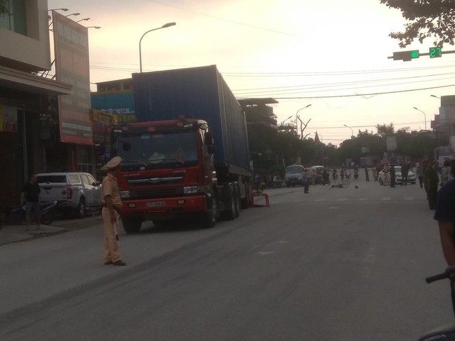 Xe container tông chết cụ ông đi xe đạp - ảnh 2
