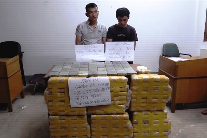 Bắt 2 đối tượng vận chuyển 600.000 viên ma túy, 36 bánh heroin - ảnh 1