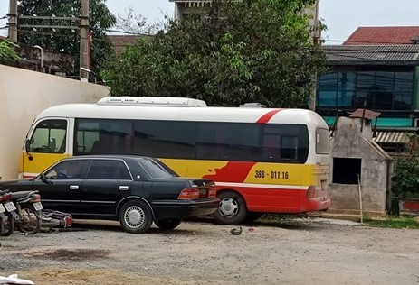 Tạm giữ chiếc xe “dù” trong vụ hành khách nữ bị đánh khi chụp hình xe lạng lách - ảnh 1
