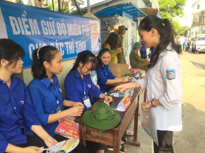 Những hình ảnh xúc động của các tình nguyện viên tại Hà Tĩnh - ảnh 5