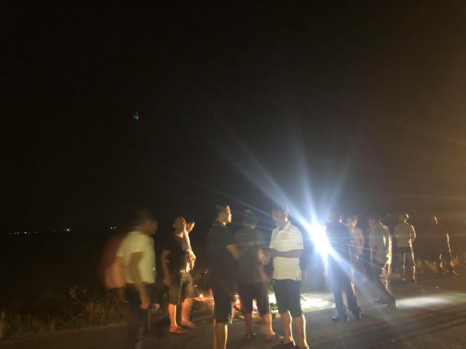  Ô tô đâm đuôi xe đạp điện, 3 em nhỏ tử vong tại chỗ - ảnh 1