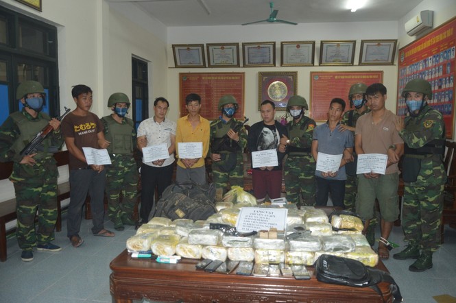 Bắt 6 đối tượng người Lào vận chuyển 30 bánh heroin, 45 kg ma túy - ảnh 1