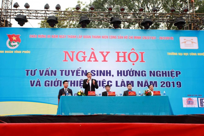 Chưa nhập học đã 'có việc làm' - ảnh 1