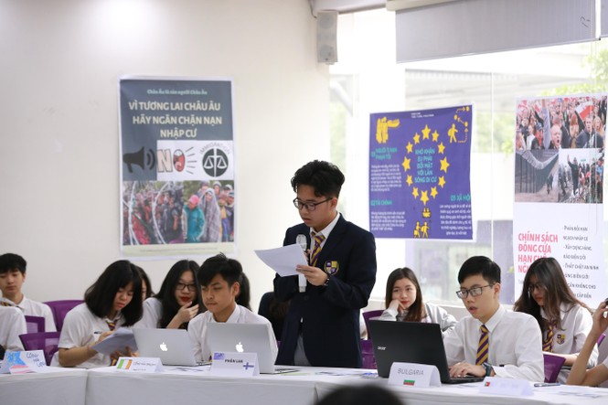 Học sinh hóa thân thành Nguyên thủ 'trả nợ' môn lịch sử - ảnh 3