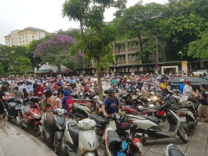Choáng váng thi lớp 6 chuyên Hà Nội, 1 chọi 30 chiến binh - ảnh 1