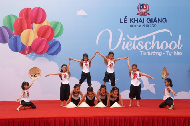 Lễ khai giảng đậm bản sắc văn hóa ngôi trường khai phóng đầu tiên của Việt Nam - ảnh 3