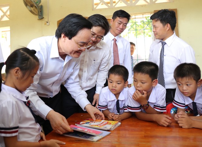 Lễ khai giảng muộn của những học sinh đi dép lê - ảnh 6