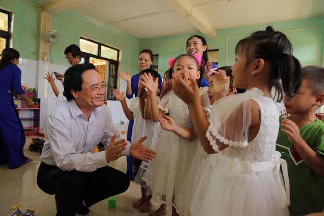 Lễ khai giảng muộn của những học sinh đi dép lê - ảnh 7