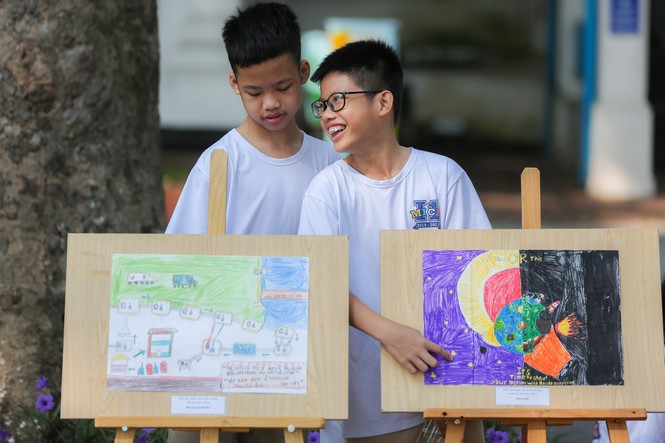 Bức tranh “Trái đất khóc” của học sinh trường Marie Curie - ảnh 1