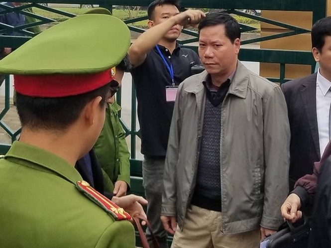 Bị cáo Hoàng Công Lương vắng mặt, phiên tòa bị tạm hoãn - ảnh 1