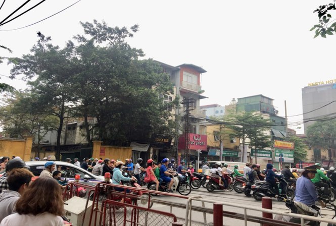 Ý thức tham gia giao thông của người dân tại Hà Nội qua ảnh - ảnh 11