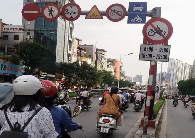 Ý thức tham gia giao thông của người dân tại Hà Nội qua ảnh - ảnh 8
