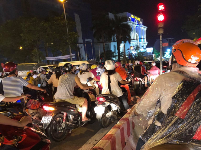 Ý thức tham gia giao thông của người dân tại Hà Nội qua ảnh - ảnh 3