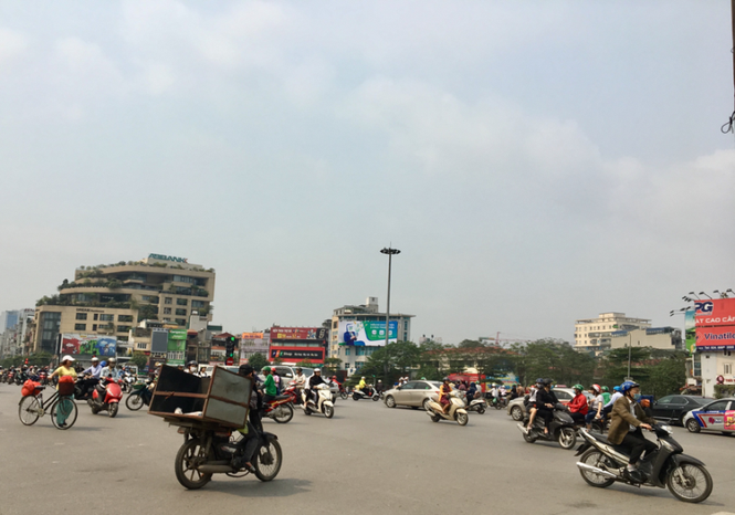Ý thức tham gia giao thông của người dân tại Hà Nội qua ảnh - ảnh 4