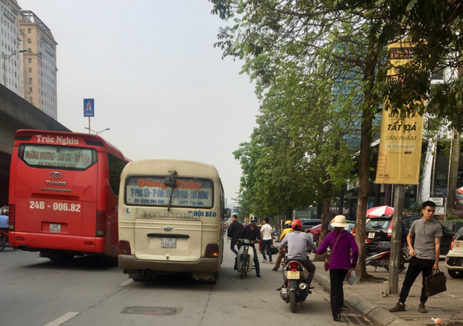 Ý thức tham gia giao thông của người dân tại Hà Nội qua ảnh - ảnh 7