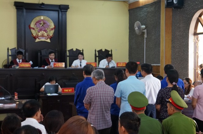 Hoãn phiên xử vụ điểm thi Sơn La vì vắng mặt nhân chứng là lãnh đạo - ảnh 5